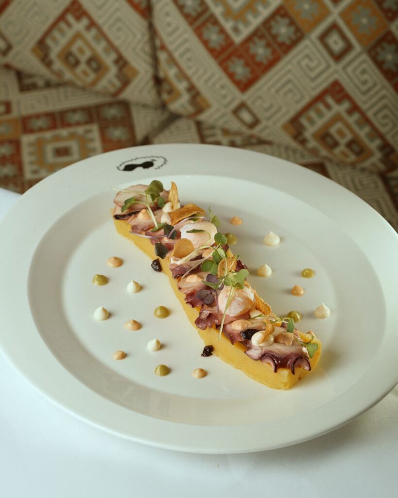 Causa Limeña de Pulpo en Jacqueline Restaurante Mediterráneo - Pescado y Marisco Fresco y Carne Nacional | Jacqueline Barcelona Causa Limeña de Pulpo en Jacqueline - Pescado y Marisco Fresco y Carne Nacional | Jacqueline Barcelona