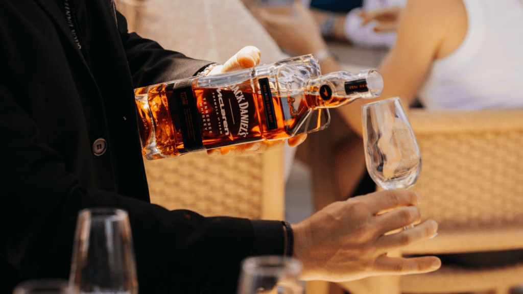 coctel-last-lap-jack-daniels-edicion-mclaren svg+xml;charset=utf