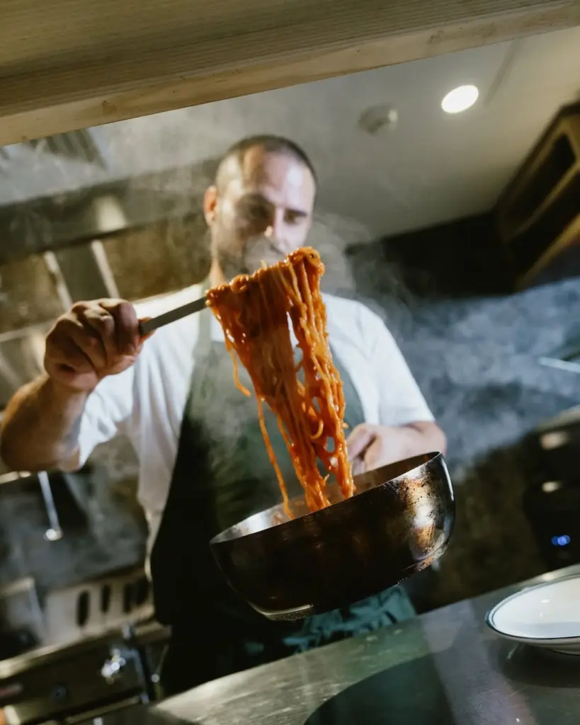 tecnica-corte-spaghetti-alla-chitarra-jacqueline svg+xml;charset=utf